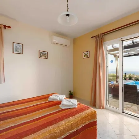 Mandarin Trapezaki Kefalonia * טרפזאקי
