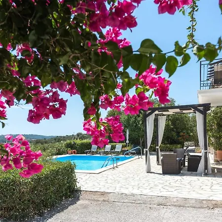 Mandarin Trapezaki Kefalonia * טרפזאקי