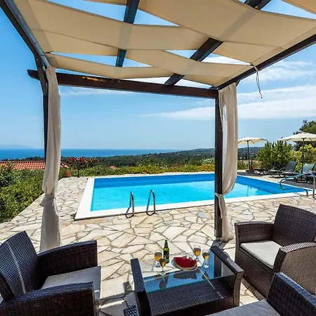 Mandarin Trapezaki Kefalonia טרפזאקי